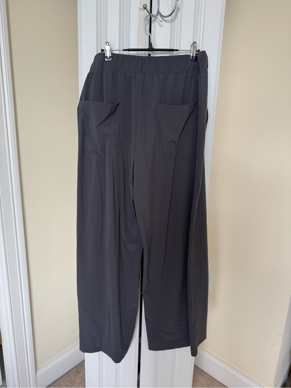Beyond Yoga women’s Relaxed Wide-Leg Pants - Charcoal Gray
